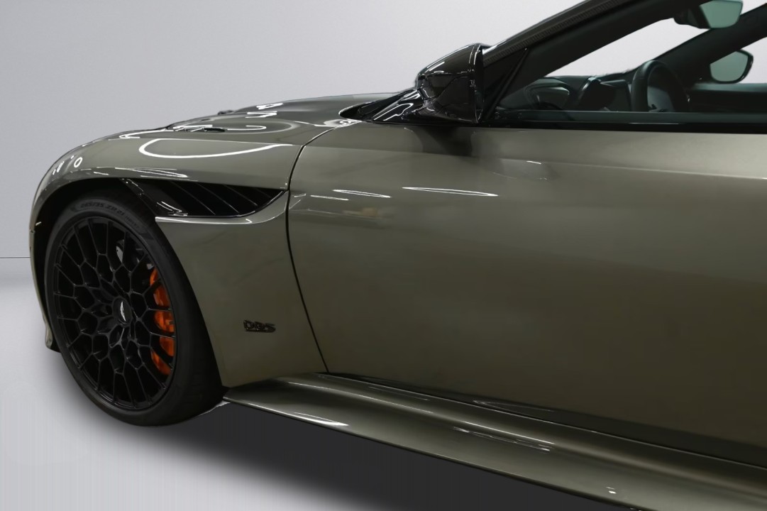 Aston Martin DBS 770 Ultimate - foto 17