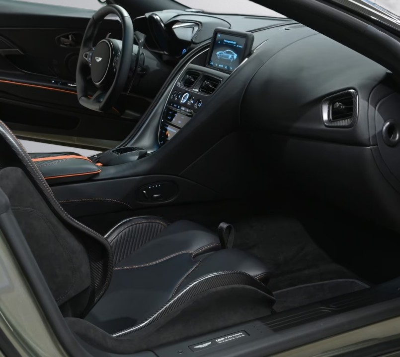 Aston Martin DBS 770 Ultimate - foto 12