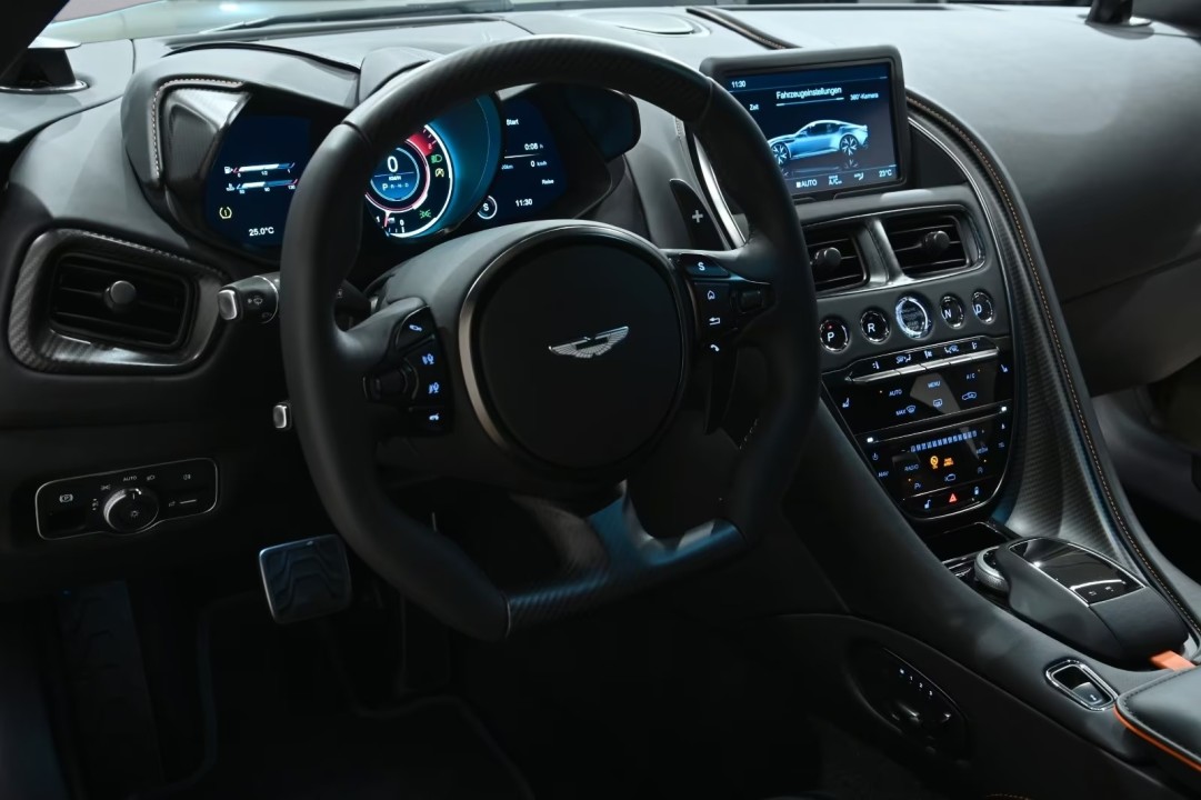 Aston Martin DBS 770 Ultimate - foto 10