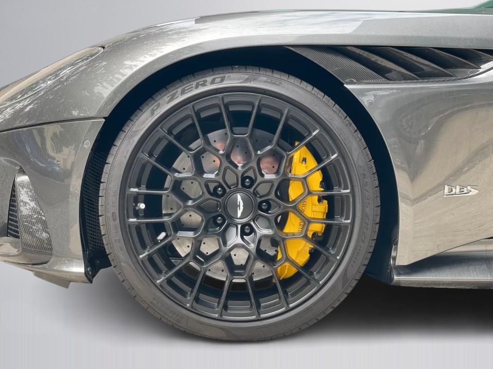 Aston Martin DBS 770 Ultimate - foto 23