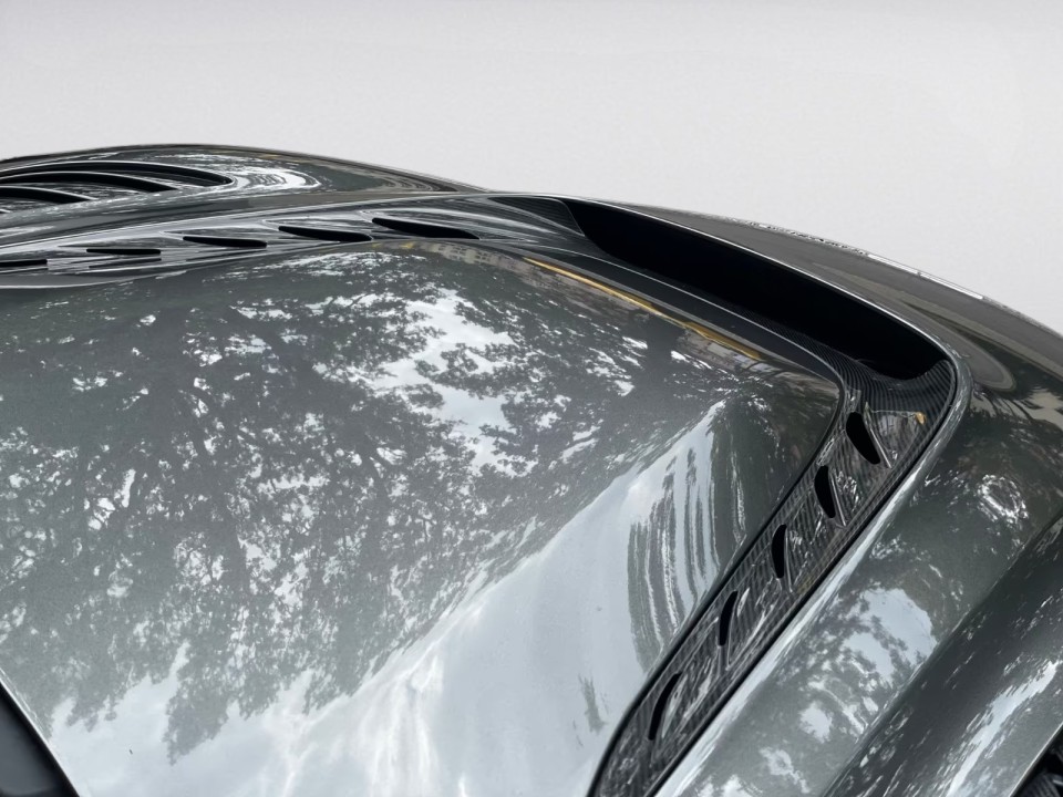 Aston Martin DBS 770 Ultimate - foto 21