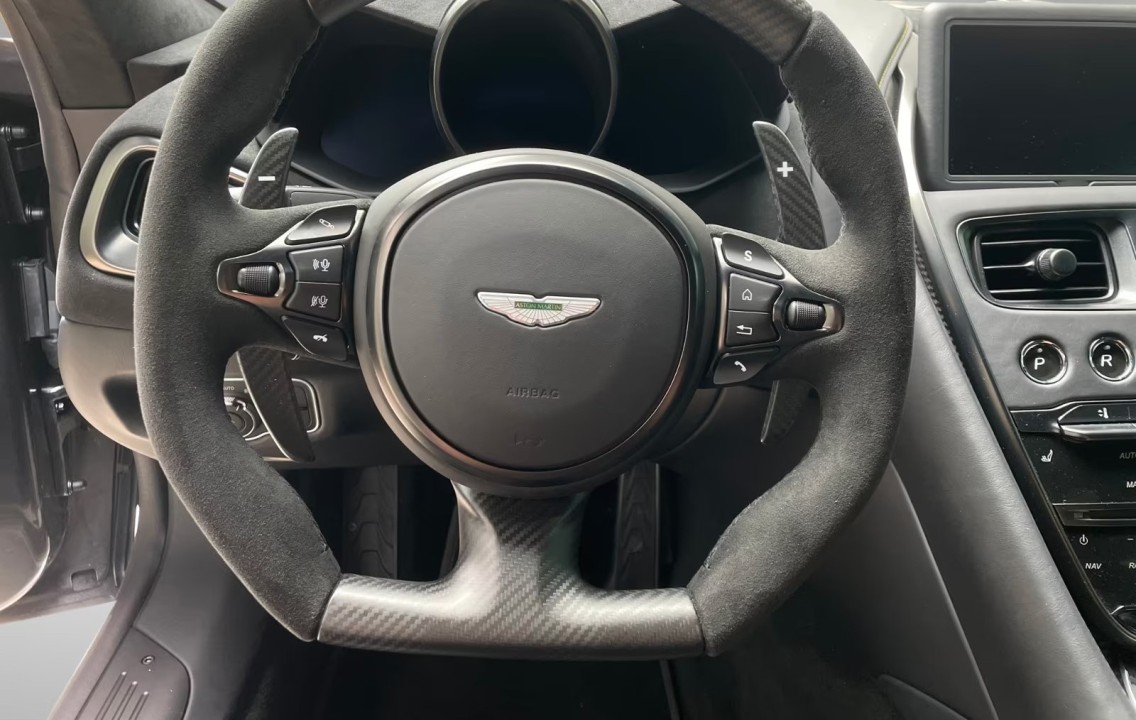 Aston Martin DBS 770 Ultimate - foto 12