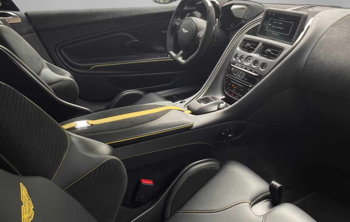 Aston Martin DBS 770 Ultimate - foto 11