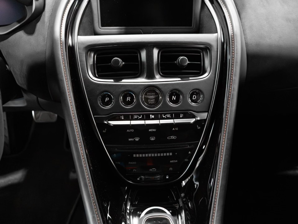 Aston Martin DBS 770 Ultimate - foto 14