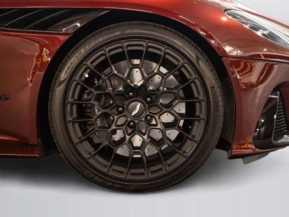 Aston Martin DBS 770 Ultimate - foto 25