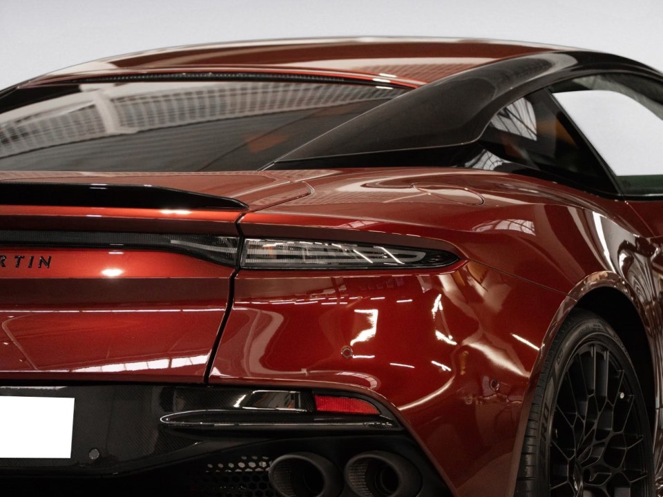 Aston Martin DBS 770 Ultimate - foto 21