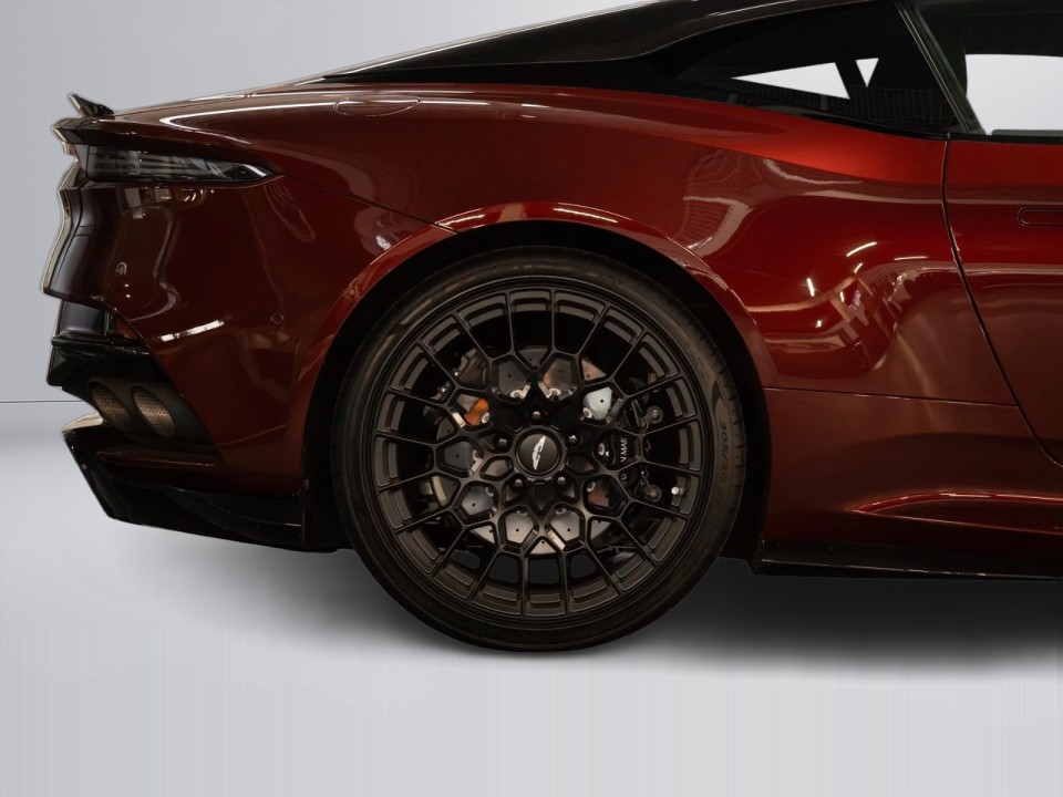 Aston Martin DBS 770 Ultimate - foto 23