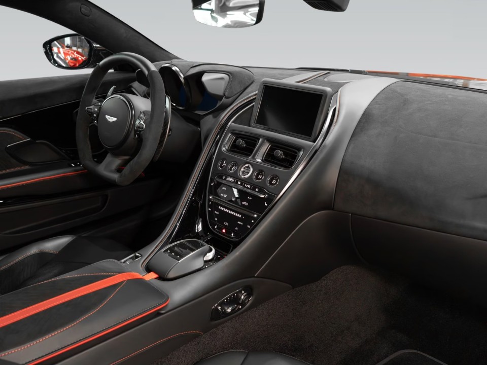Aston Martin DBS 770 Ultimate - foto 10