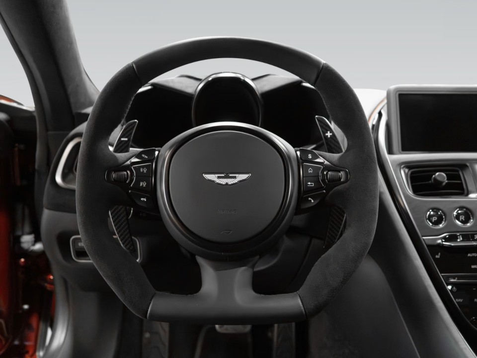 Aston Martin DBS 770 Ultimate - foto 11