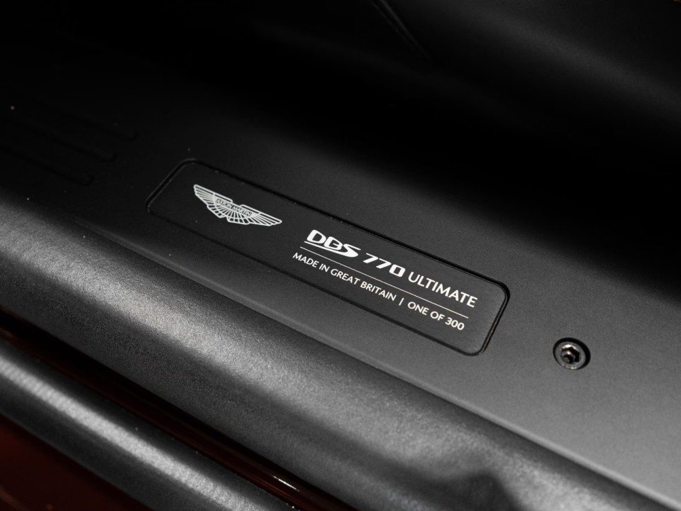 Aston Martin DBS 770 Ultimate - foto 19