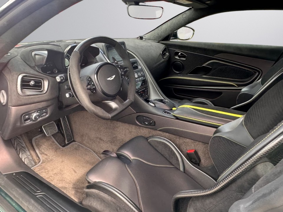Aston Martin DBS 770 Ultimate - foto 9