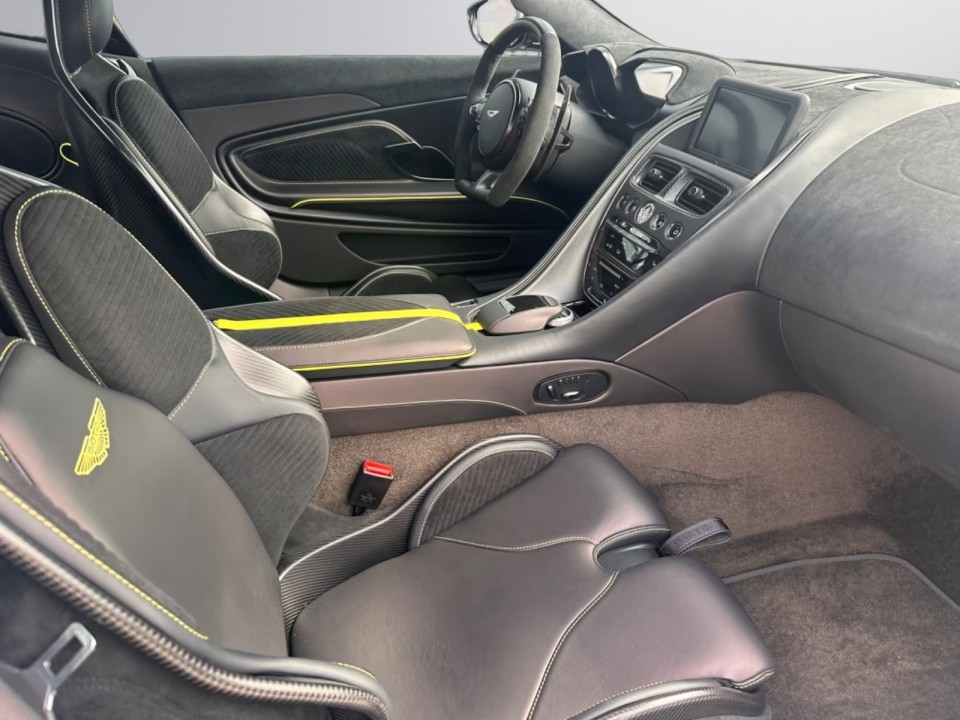 Aston Martin DBS 770 Ultimate - foto 12