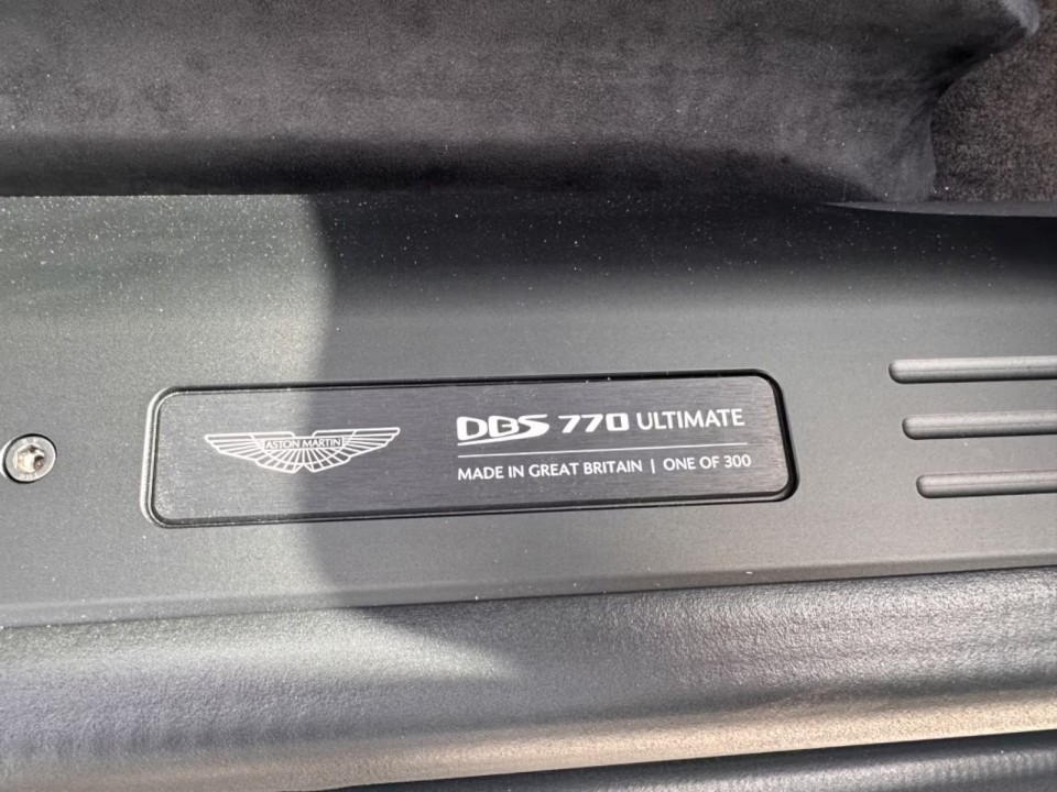 Aston Martin DBS 770 Ultimate - foto 17