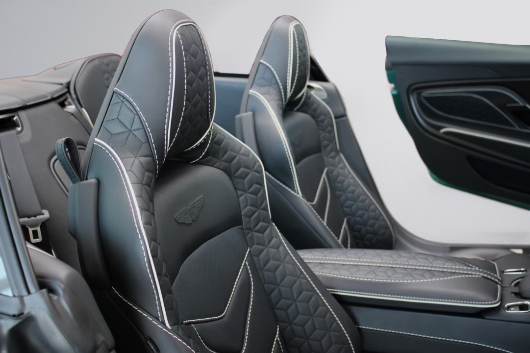 Aston Martin DBS Volante - foto 11