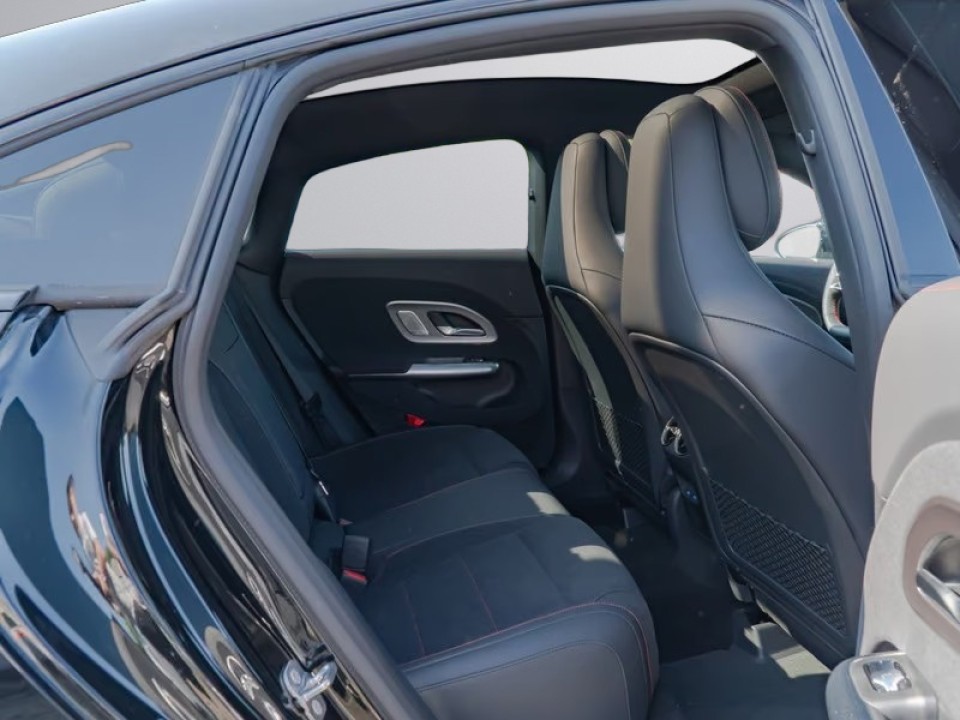 Mercedes-Benz CLA 200 AMG - foto 18