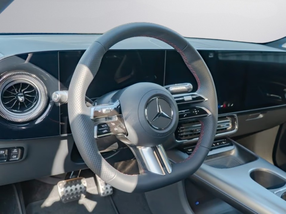 Mercedes-Benz CLA 200 AMG (5)