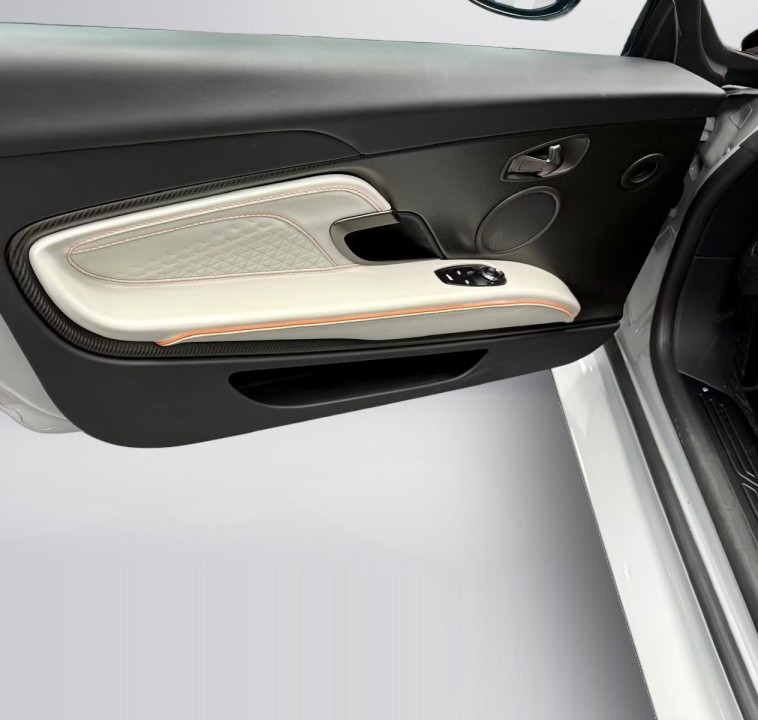 Aston Martin DBS - foto 14