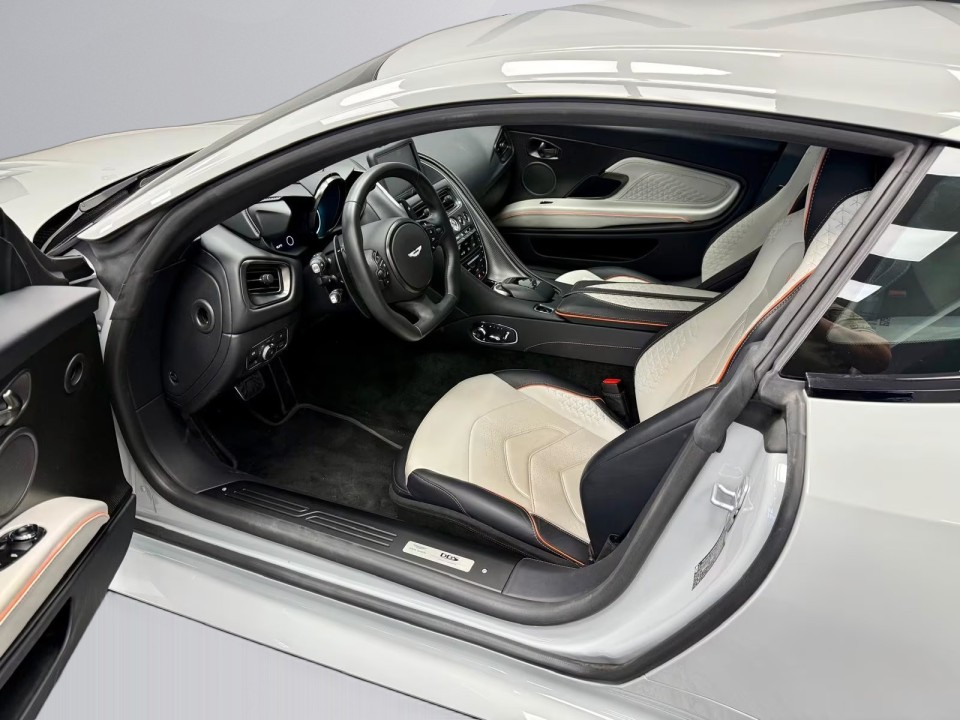 Aston Martin DBS - foto 7
