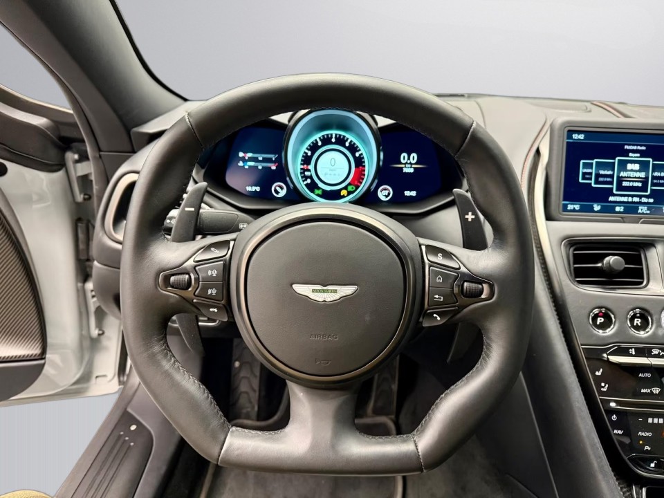 Aston Martin DBS - foto 10