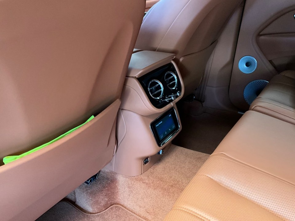 Bentley Bentayga V8 - foto 11