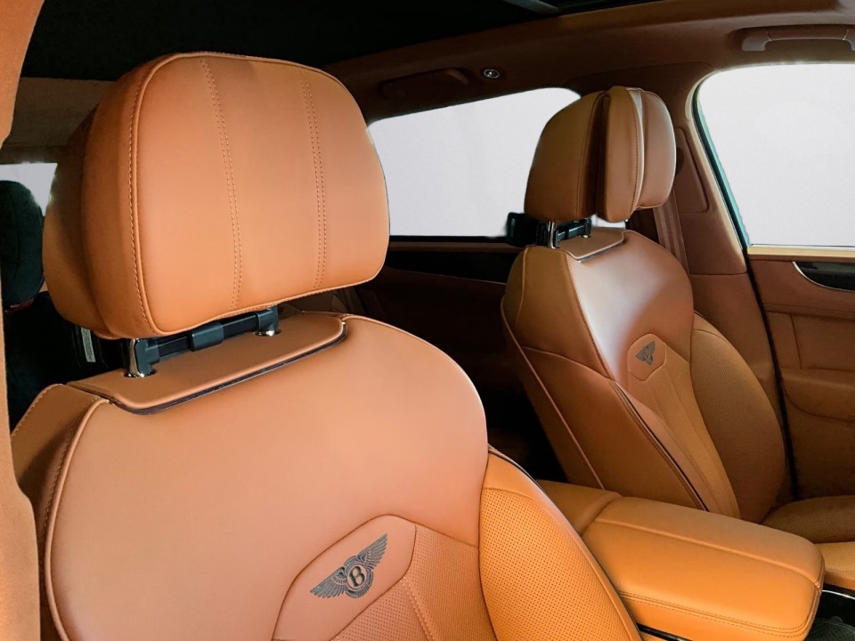 Bentley Bentayga V8 - foto 12