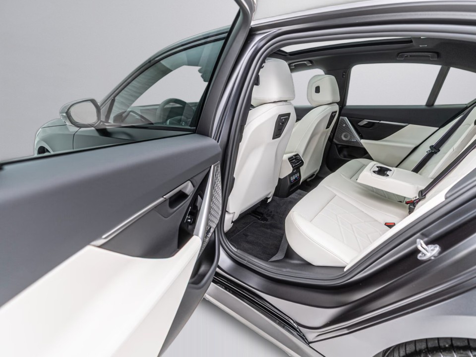 BMW Seria 5 540d xDrive M-Sport - foto 12