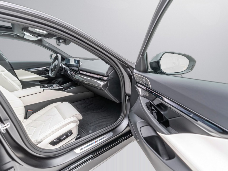 BMW Seria 5 540d xDrive M-Sport - foto 18