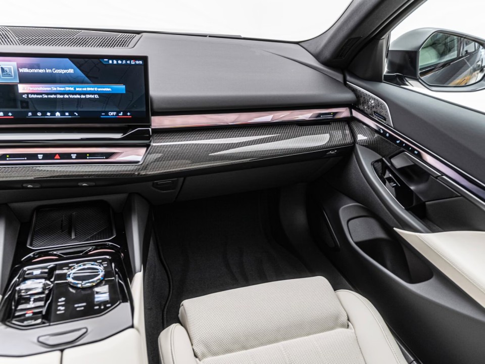 BMW Seria 5 540d xDrive M-Sport - foto 27