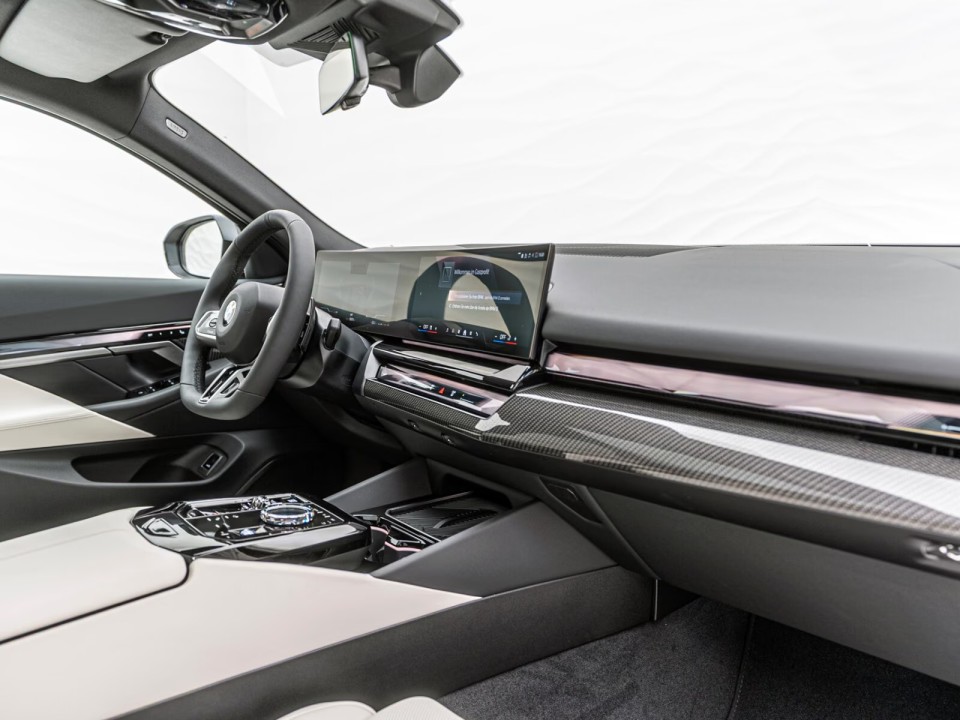 BMW Seria 5 540d xDrive M-Sport - foto 20