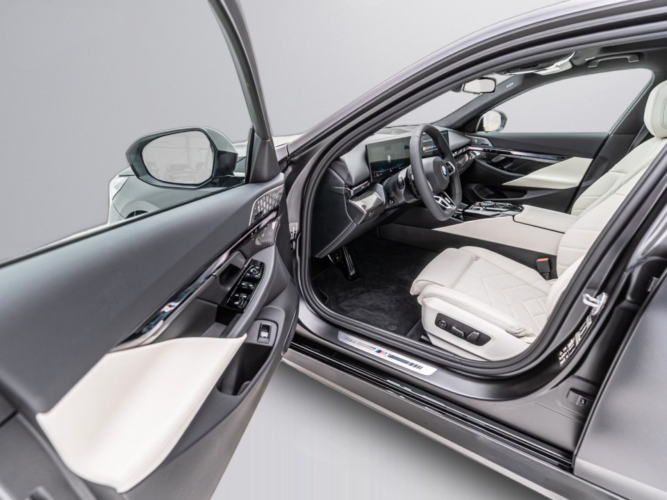 BMW Seria 5 540d xDrive M-Sport - foto 9