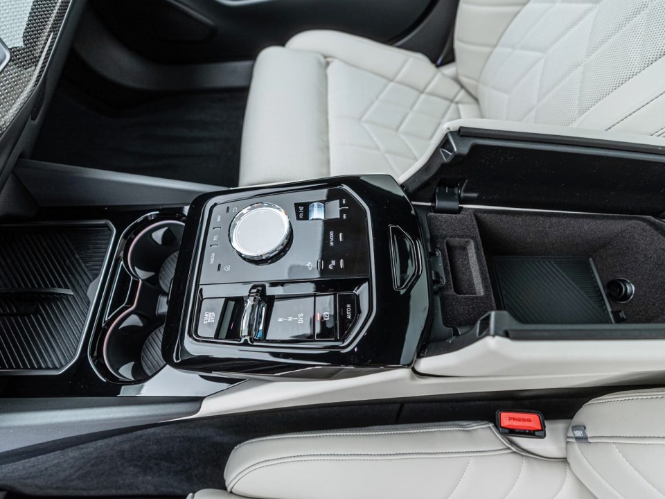 BMW Seria 5 540d xDrive M-Sport - foto 33