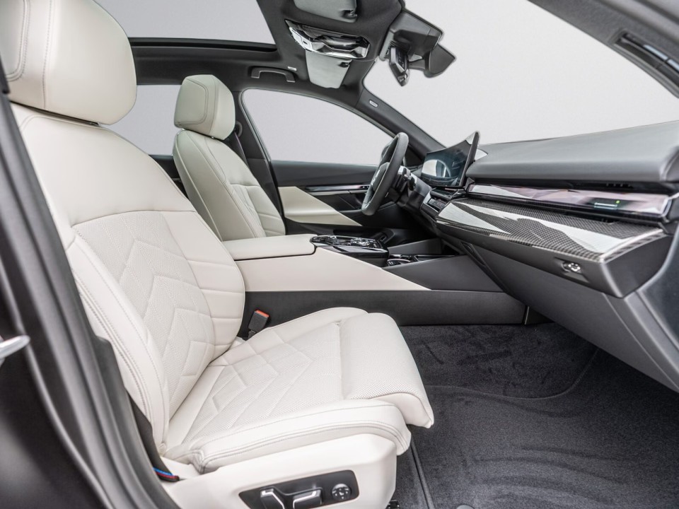 BMW Seria 5 540d xDrive M-Sport - foto 19