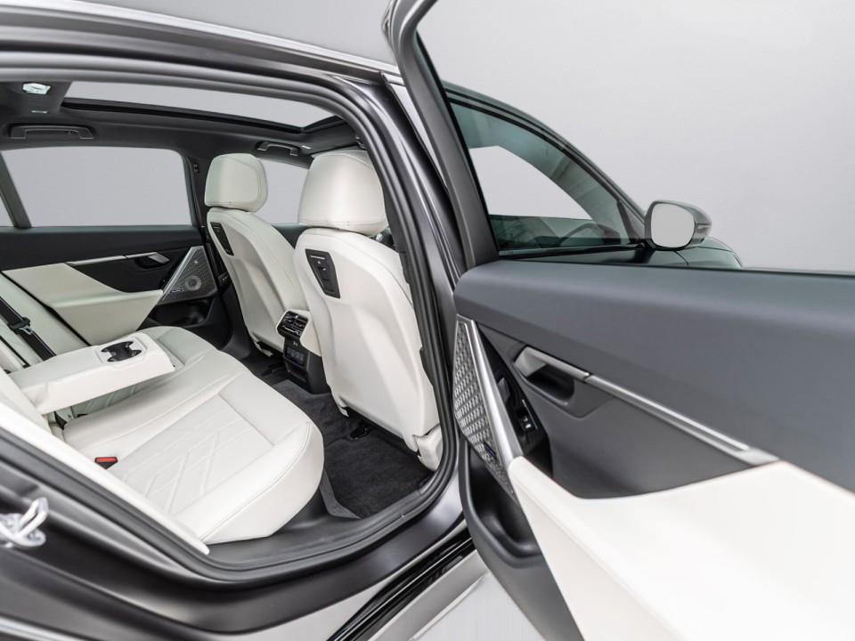 BMW Seria 5 540d xDrive M-Sport - foto 17