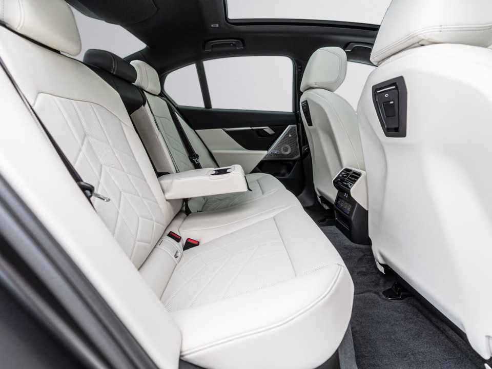 BMW Seria 5 540d xDrive M-Sport - foto 16