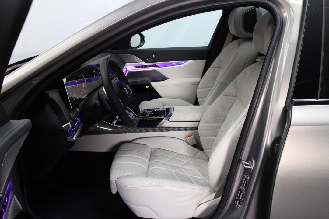 BMW Seria 7 740d xDrive M-Sport - foto 13