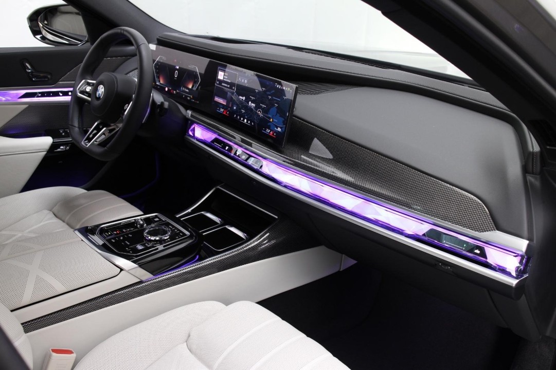 BMW Seria 7 740d xDrive M-Sport - foto 12