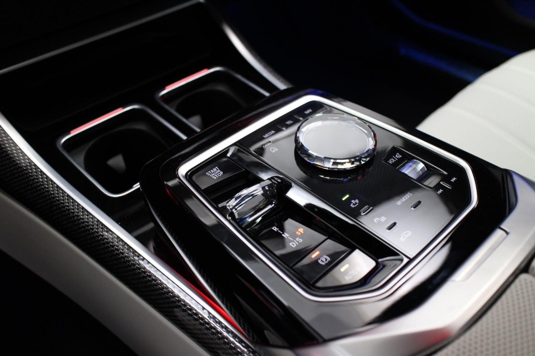 BMW Seria 7 740d xDrive M-Sport - foto 19