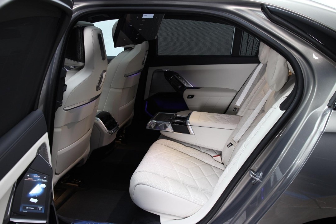 BMW Seria 7 740d xDrive M-Sport - foto 32