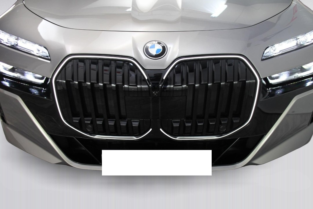 BMW Seria 7 740d xDrive M-Sport - foto 46