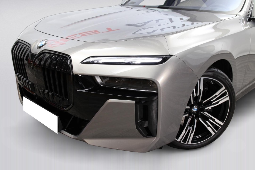 BMW Seria 7 740d xDrive M-Sport - foto 47