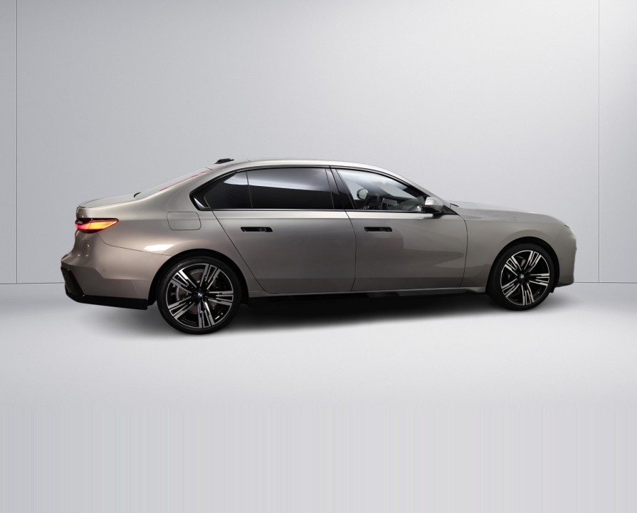 BMW Seria 7 740d xDrive M-Sport (3)