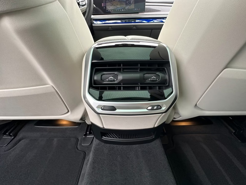 BMW Seria 7 740d xDrive M-Sport - foto 19