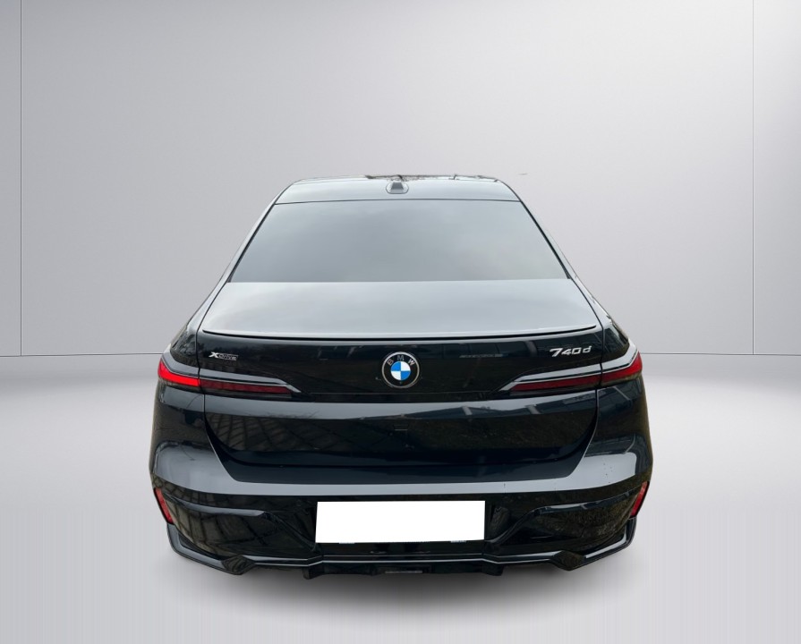 BMW Seria 7 740d xDrive M-Sport (3)