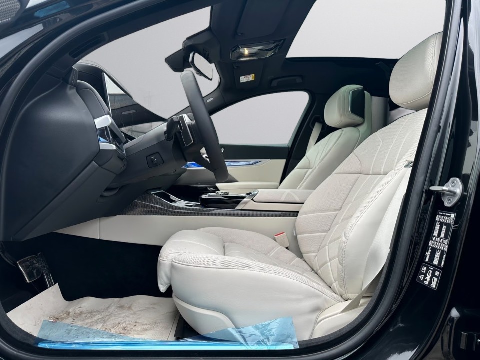 BMW Seria 7 740d xDrive M-Sport - foto 13