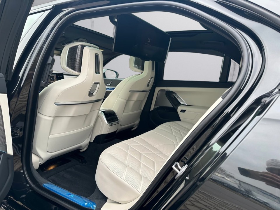 BMW Seria 7 740d xDrive M-Sport - foto 22