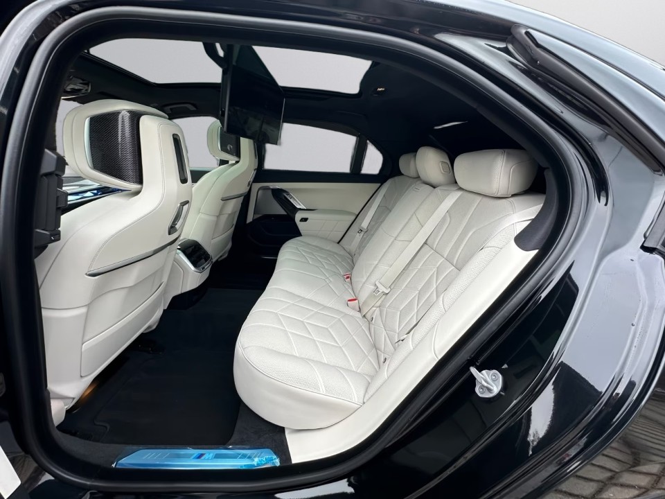 BMW Seria 7 740d xDrive M-Sport - foto 21