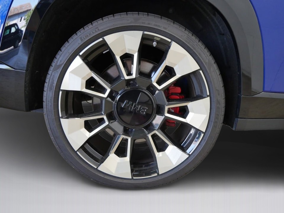 BMW XM 50e - foto 16