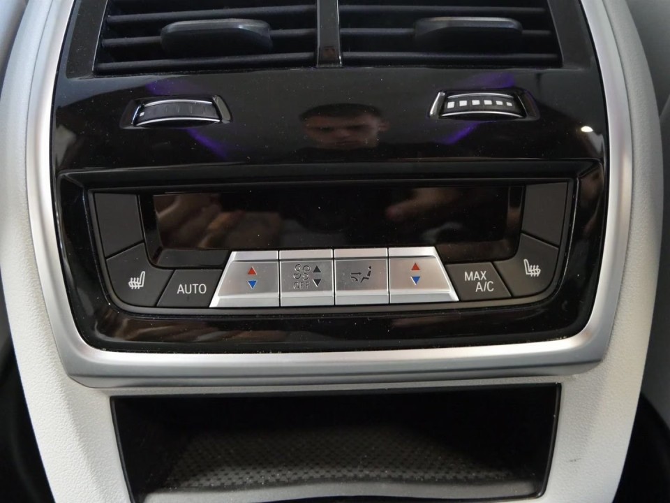 BMW XM 50e - foto 12
