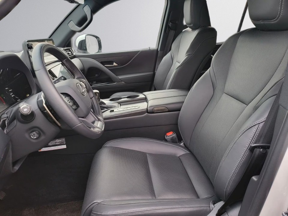 Lexus Seria LX 500d (4)