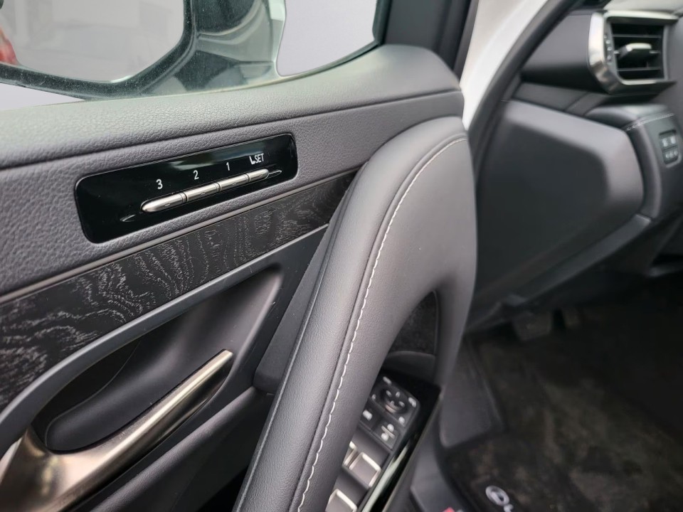 Lexus Seria LX 500d - foto 21